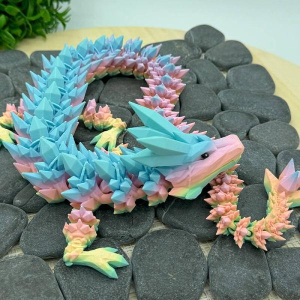 Pastell-Kristalldrache – Sanfte Eleganz